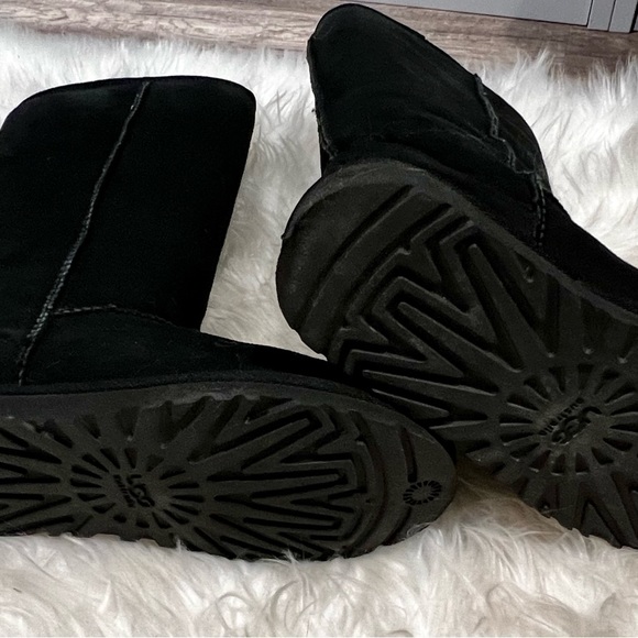 NIB Tall Classic Black Uggs - Picture 5 of 7
